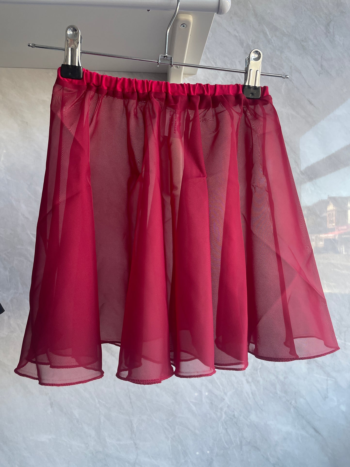 Elasticated mesh skirt red