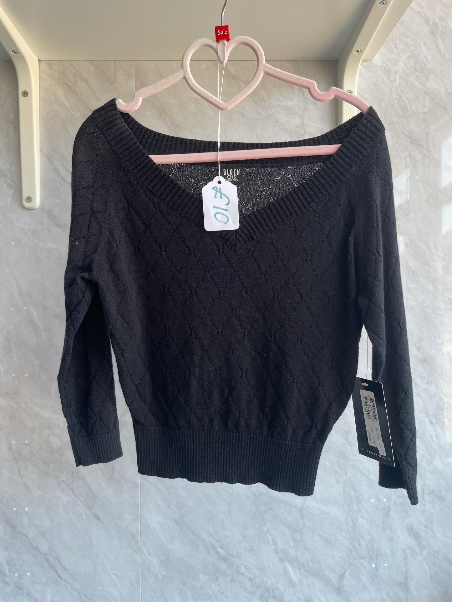 V neck diamond 3/4 sleeve sweater